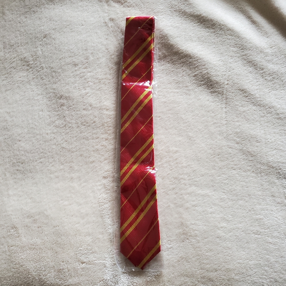 Harry Potter Griffindor Tie NWT